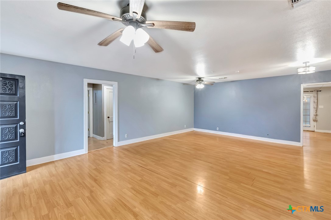 4002 Callis Street Victoria, TX 77901 - Photo 4 of 27