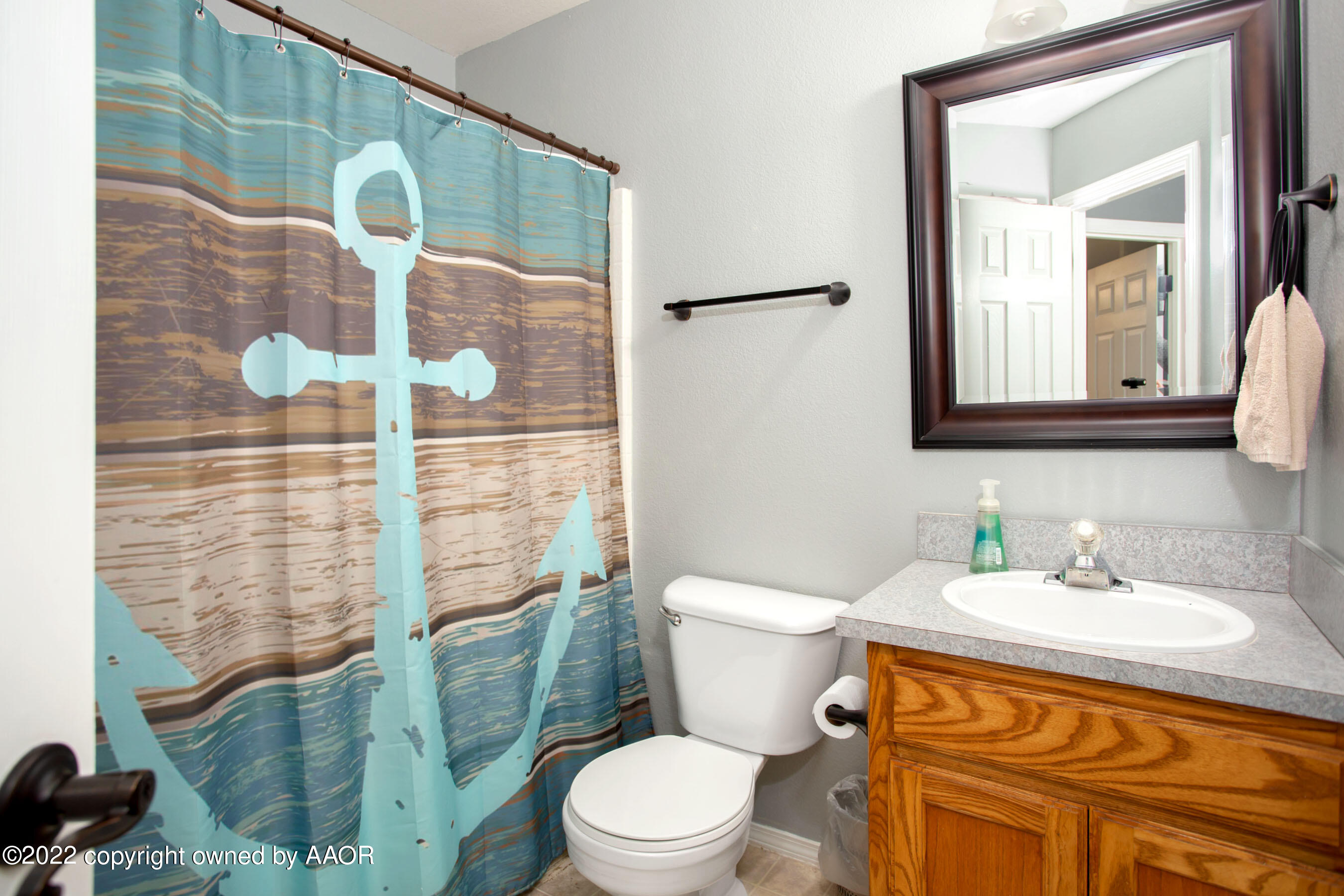1121 Rushmore Drive Amarillo, TX 79110 - Photo 17 of 22 Guest Bathroom