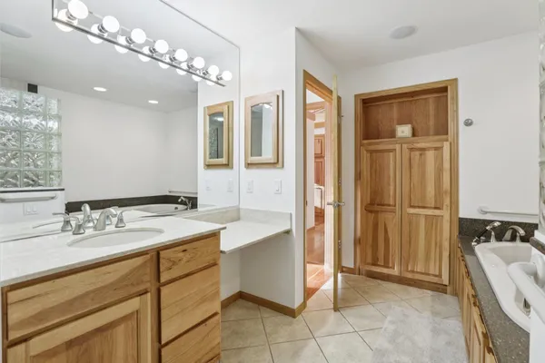 $700,000 | 1140 South Gillette, Unit 5, Wisconsin Dells, WI 53965