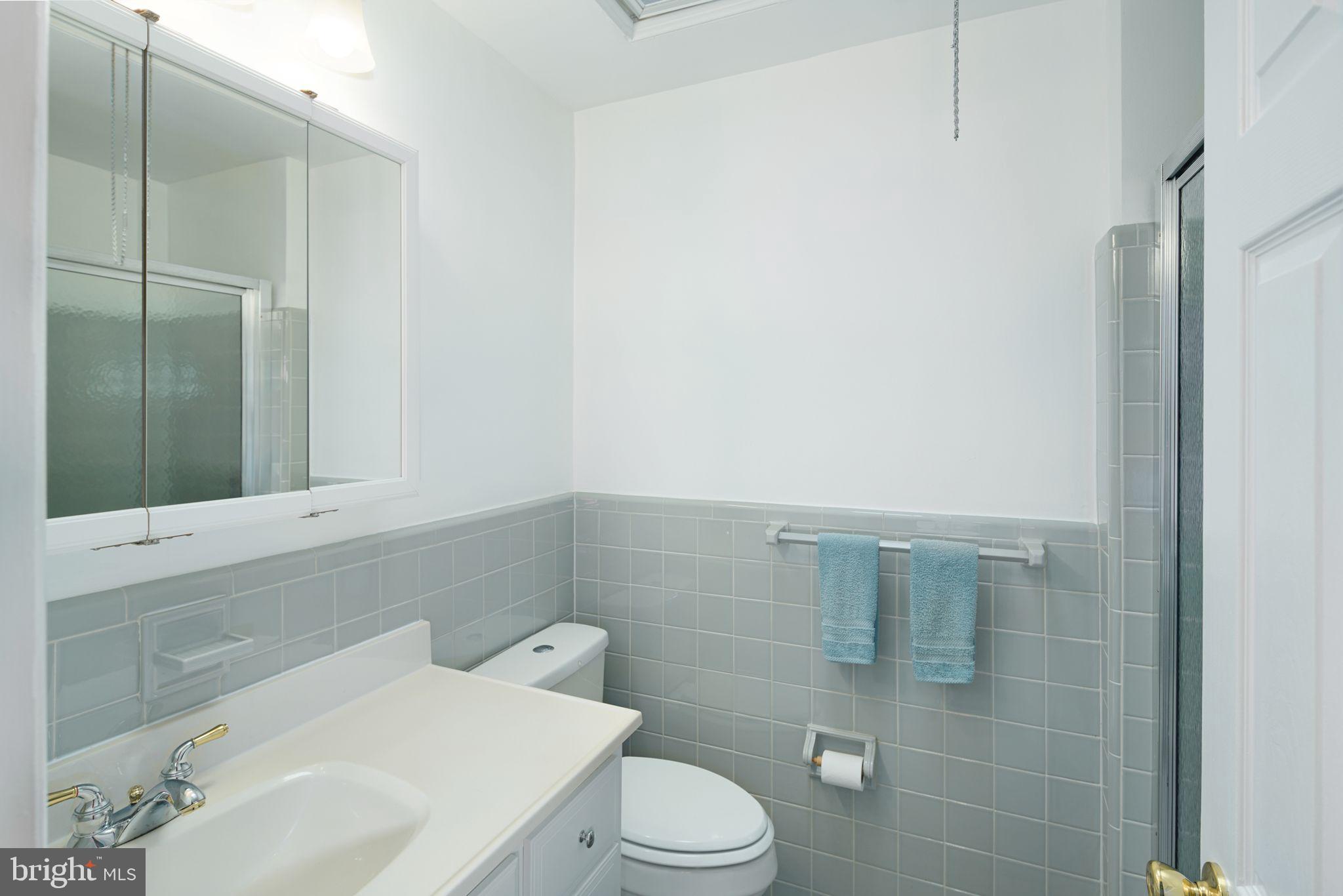 8900 Blue Grass Road Philadelphia, PA 19152 - Photo 14 of 31 Bathroom-Hallway