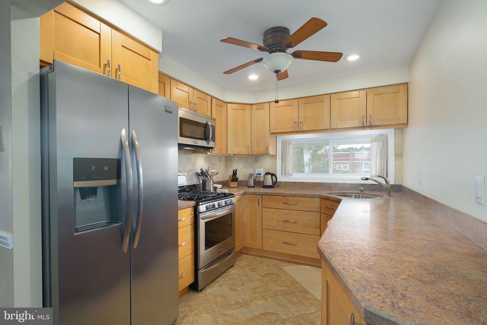 8900 Blue Grass Road Philadelphia, PA 19152 - Photo 9 of 31 Kitchen