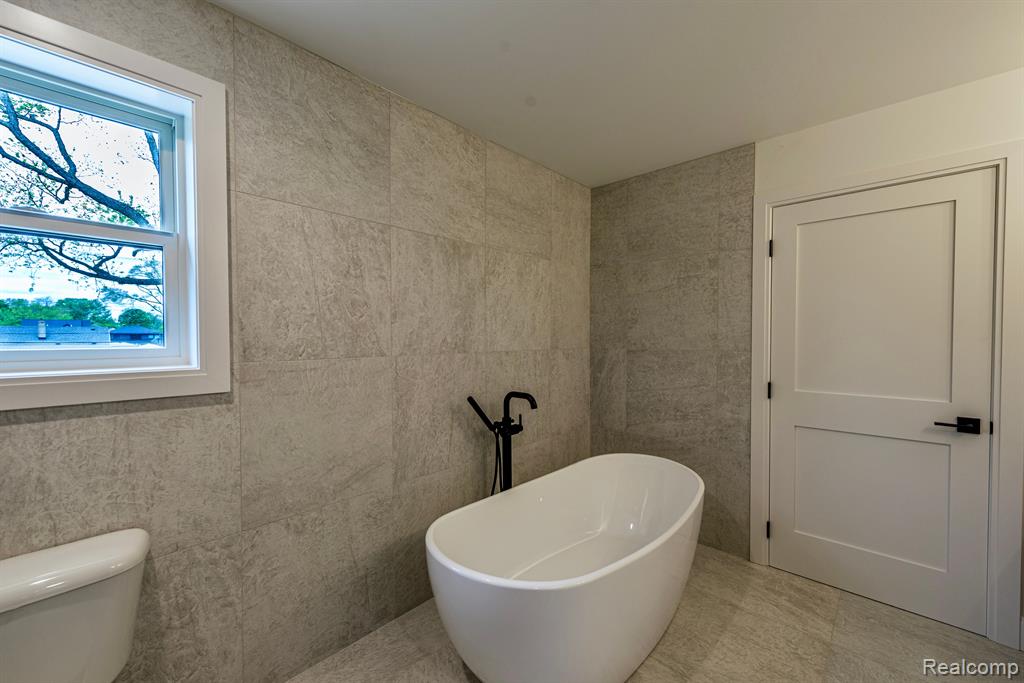 4107 Devon Road Royal Oak, MI 48073 - Photo 16 of 31