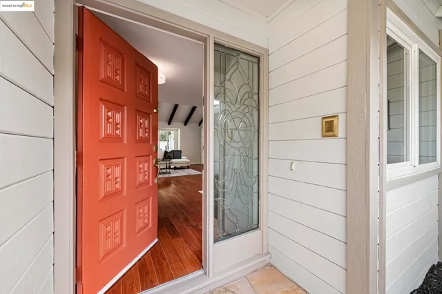 a view of a livingroom and dining room