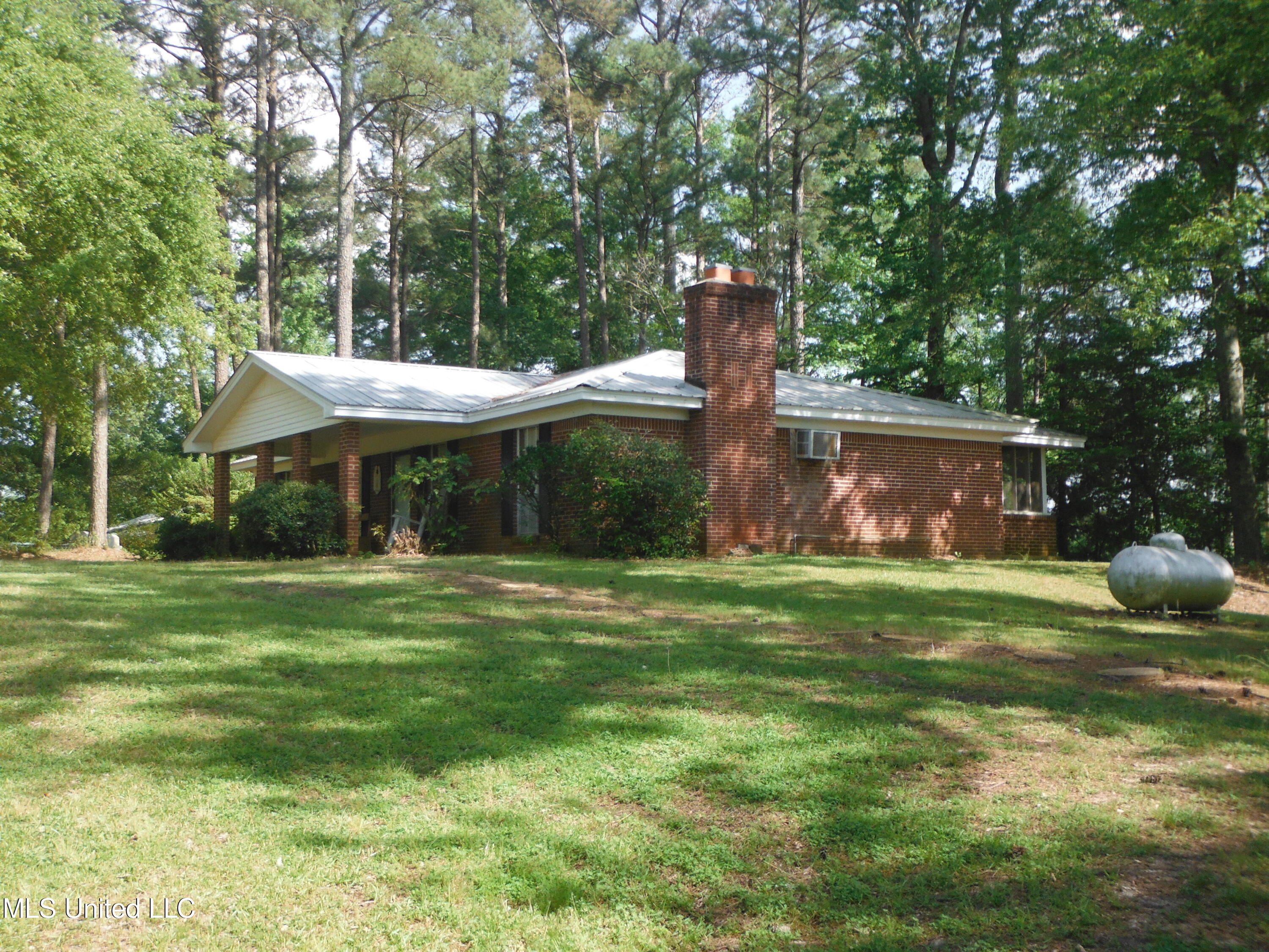 340 Center Crossing Road Kosciusko, MS 39090 - Photo 2 of 27 Center Crossing Rd 003