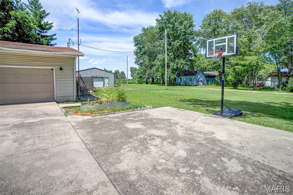 505 Hinton Street Kane, IL 62054 - Photo 11 of 61