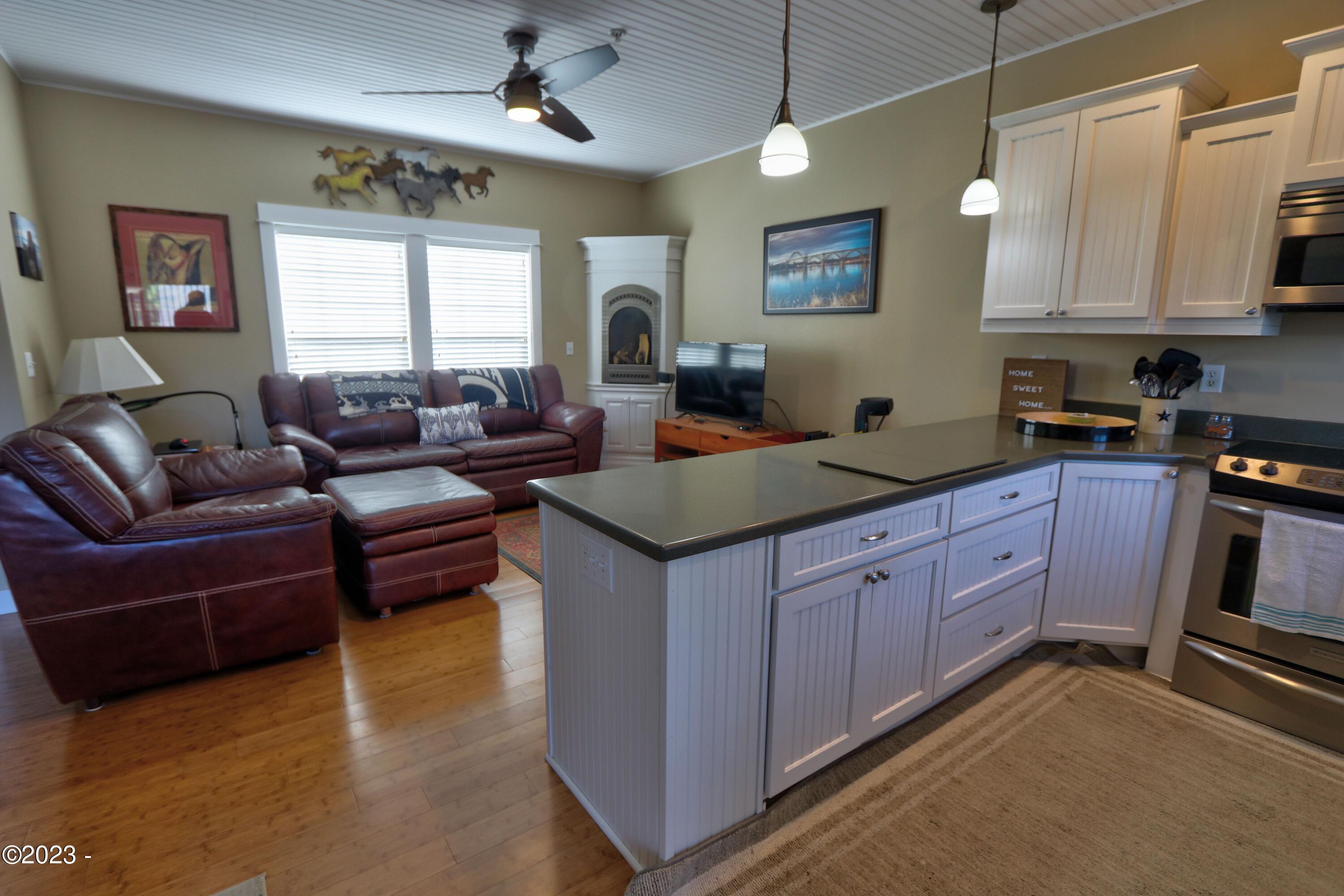 2910 Southwest Brant Street Newport, OR 97366 - Photo 8 of 33 IMG_6690_1_2