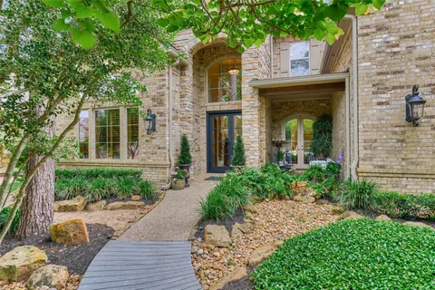 $1,795,000 | 27 South Knightsgate Circle, The Woodlands, TX 77382