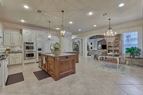 $1,795,000 | 27 South Knightsgate Circle, The Woodlands, TX 77382