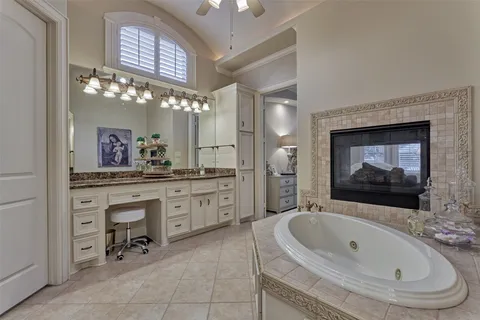 $1,795,000 | 27 South Knightsgate Circle, The Woodlands, TX 77382