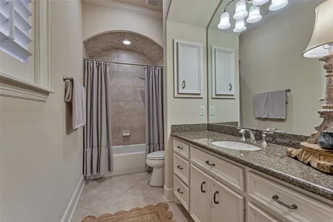 $1,795,000 | 27 South Knightsgate Circle, The Woodlands, TX 77382