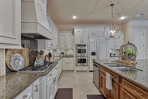 $1,795,000 | 27 South Knightsgate Circle, The Woodlands, TX 77382