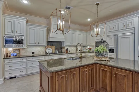 $1,795,000 | 27 South Knightsgate Circle, The Woodlands, TX 77382