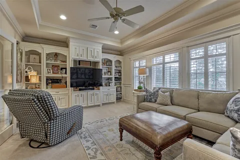 $1,795,000 | 27 South Knightsgate Circle, The Woodlands, TX 77382