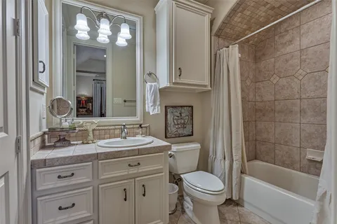 $1,795,000 | 27 South Knightsgate Circle, The Woodlands, TX 77382