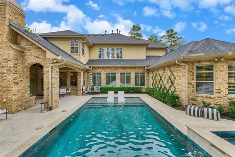 $1,795,000 | 27 South Knightsgate Circle, The Woodlands, TX 77382