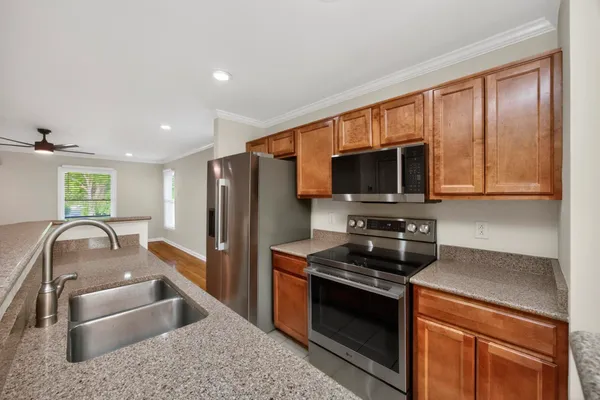 $2,850 | 907 11th Avenue North, Nashville, TN 37208