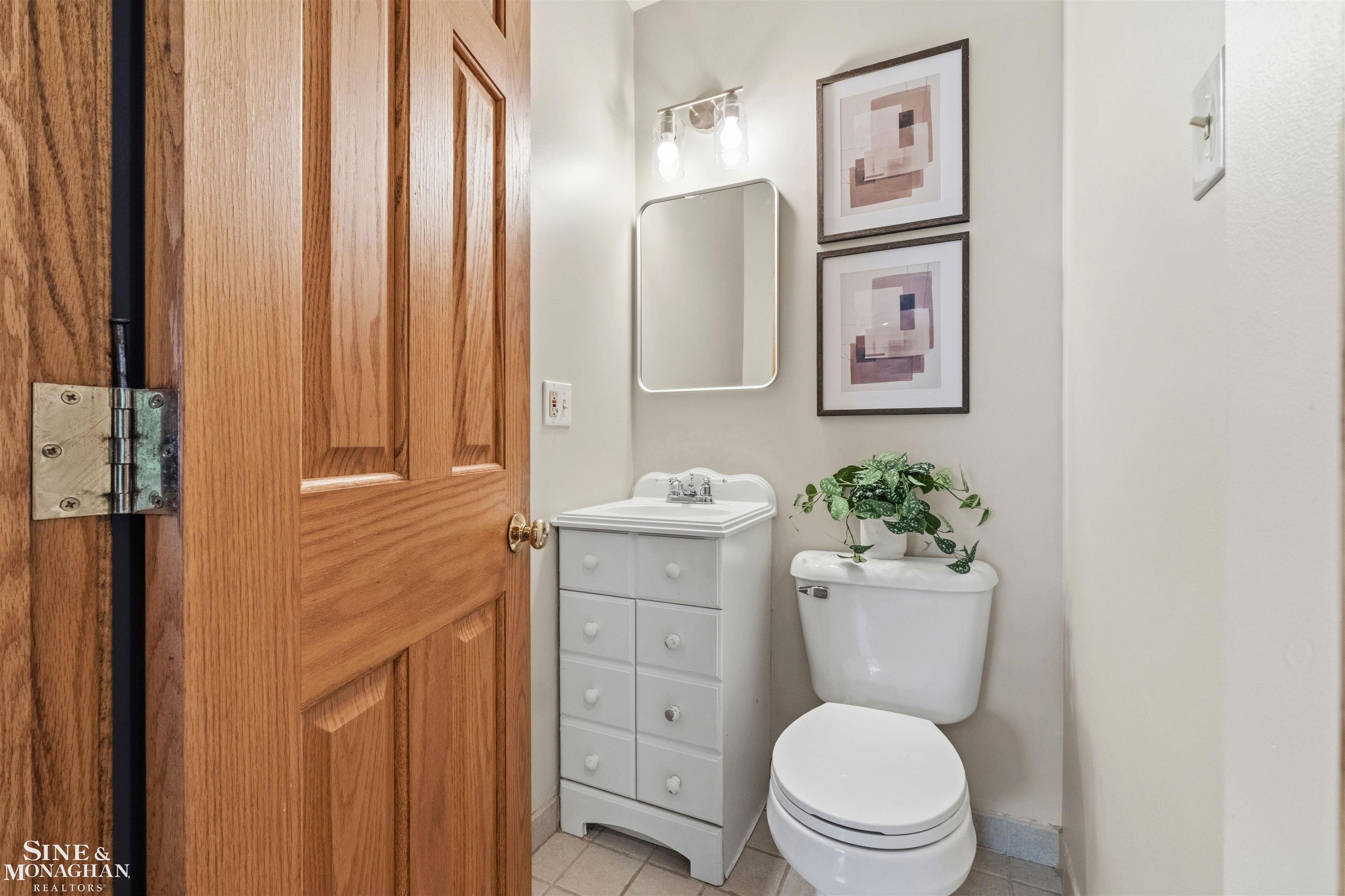 180 Fisher Road Grosse Pointe Farms, MI 48230 - Photo 23 of 88