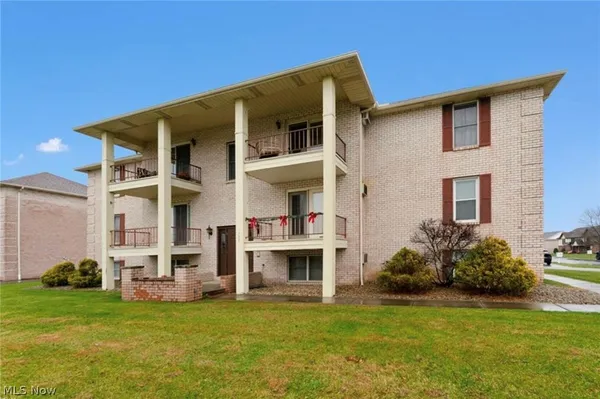 $128,000 | 7357 Eisenhower Drive, Unit 6, Youngstown, OH 44512