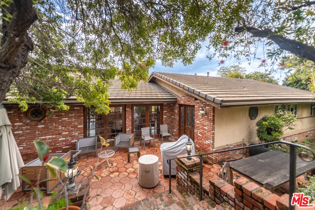 704 Rochedale Way Los Angeles, CA 90049 - Photo 1 of 33 Gallery Image 1
