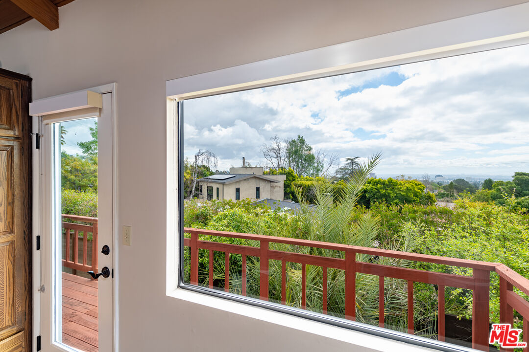 704 Rochedale Way Los Angeles, CA 90049 - Photo 15 of 33 Gallery Image 15