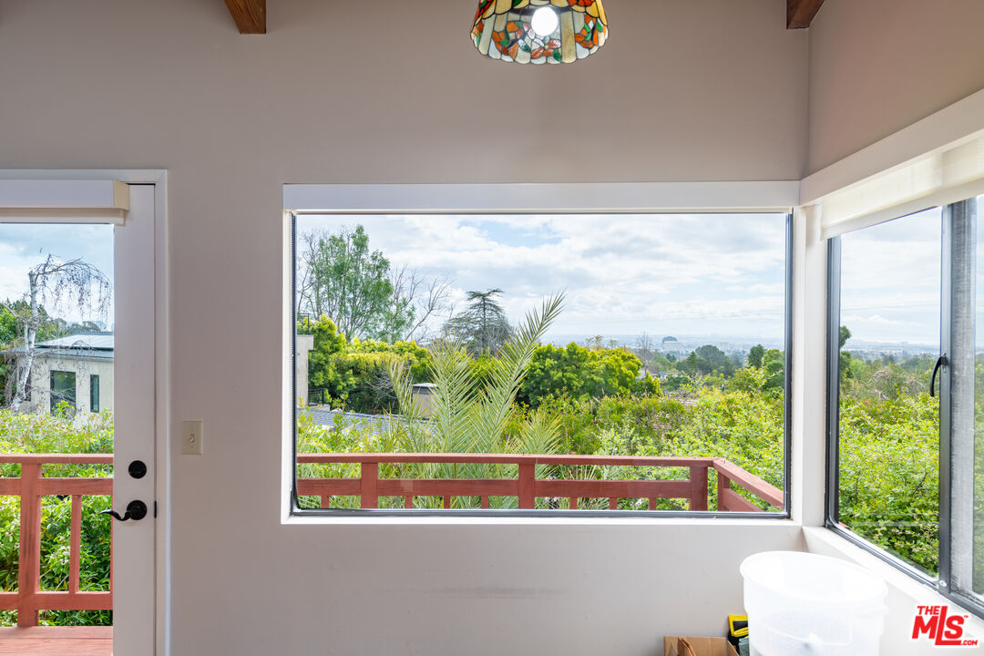 704 Rochedale Way Los Angeles, CA 90049 - Photo 16 of 33 Gallery Image 16