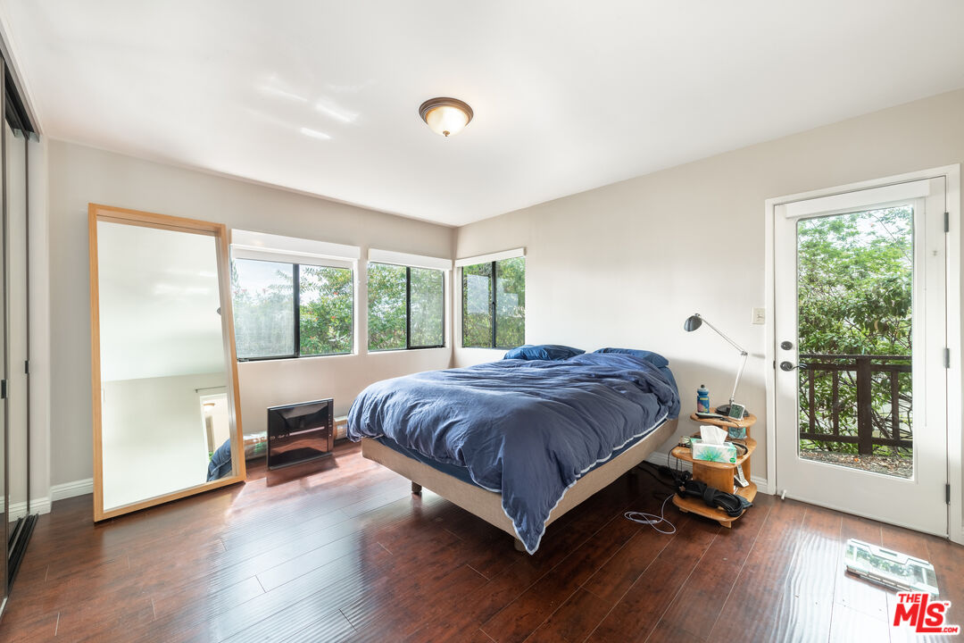 704 Rochedale Way Los Angeles, CA 90049 - Photo 20 of 33 Gallery Image 20
