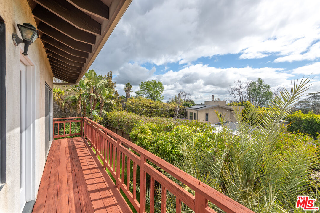 704 Rochedale Way Los Angeles, CA 90049 - Photo 25 of 33 Gallery Image 25