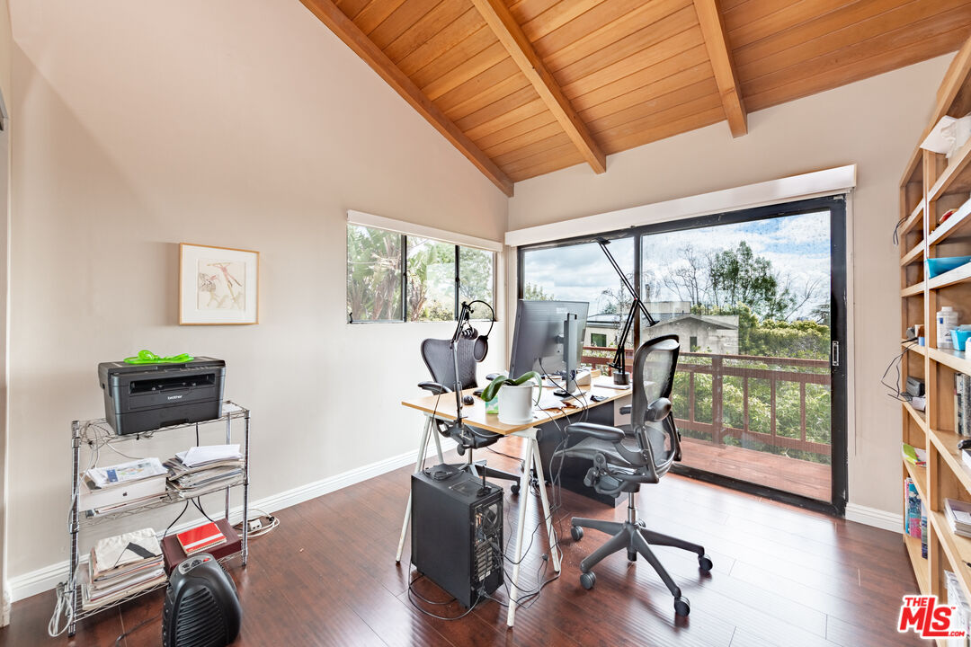 704 Rochedale Way Los Angeles, CA 90049 - Photo 26 of 33 Gallery Image 26