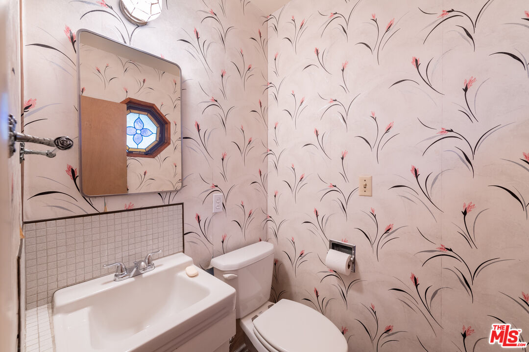 704 Rochedale Way Los Angeles, CA 90049 - Photo 27 of 33 Gallery Image 27