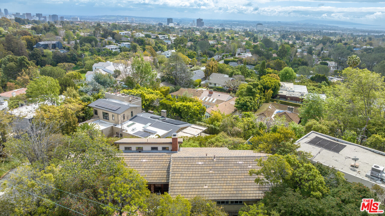 704 Rochedale Way Los Angeles, CA 90049 - Photo 29 of 33 Gallery Image 29