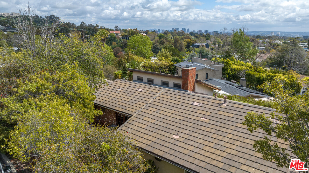 704 Rochedale Way Los Angeles, CA 90049 - Photo 30 of 33 Gallery Image 30