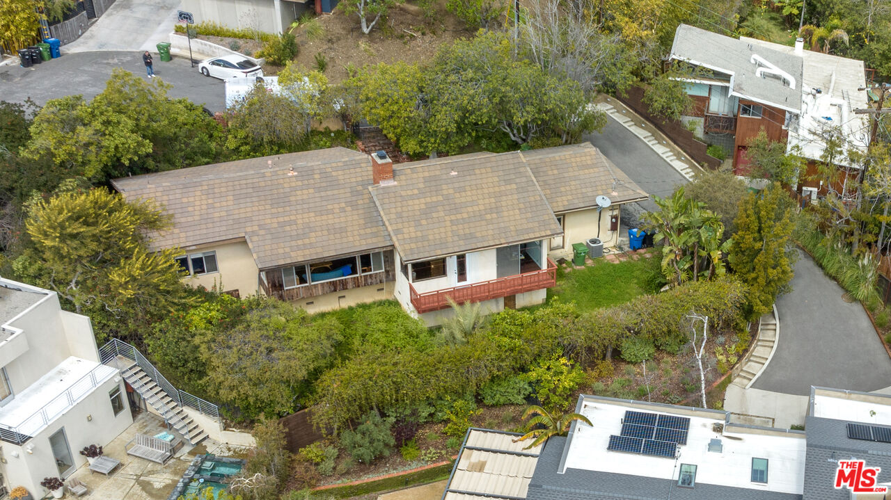 704 Rochedale Way Los Angeles, CA 90049 - Photo 32 of 33 Gallery Image 32