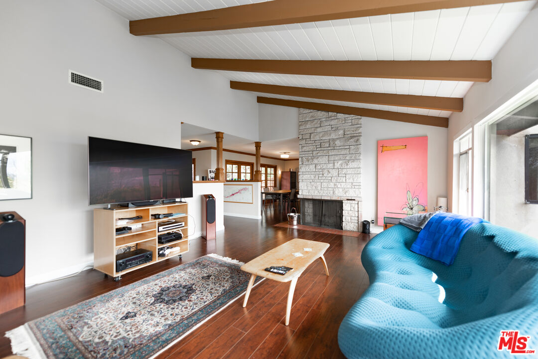 704 Rochedale Way Los Angeles, CA 90049 - Photo 6 of 33 Gallery Image 6