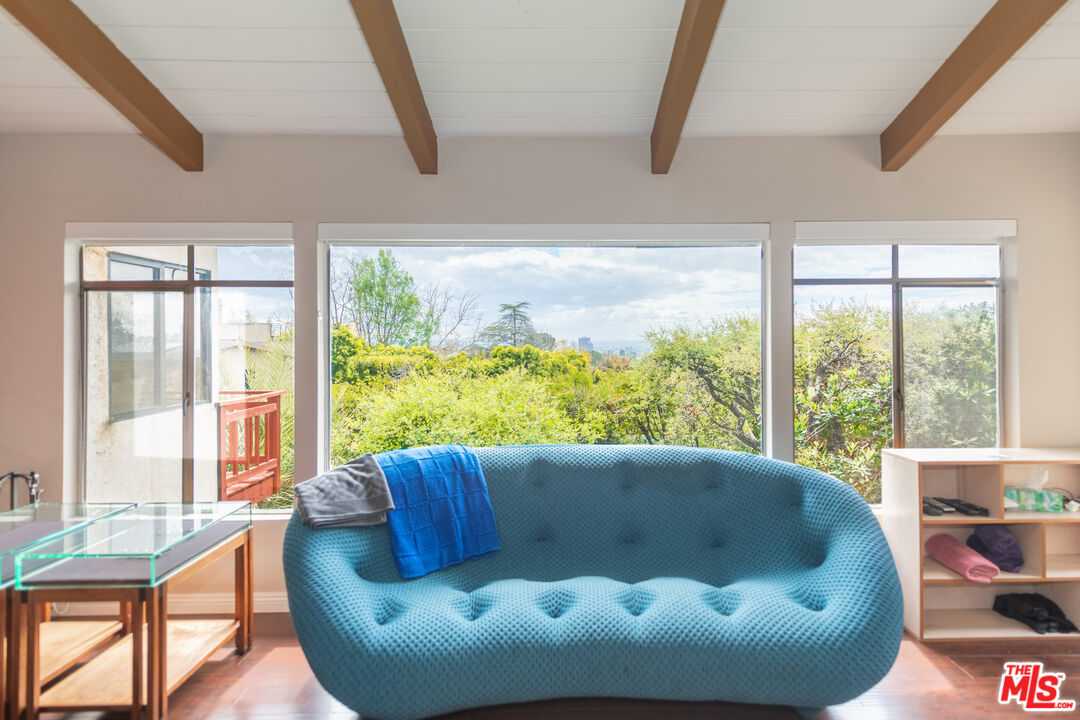 704 Rochedale Way Los Angeles, CA 90049 - Photo 7 of 33 Gallery Image 7