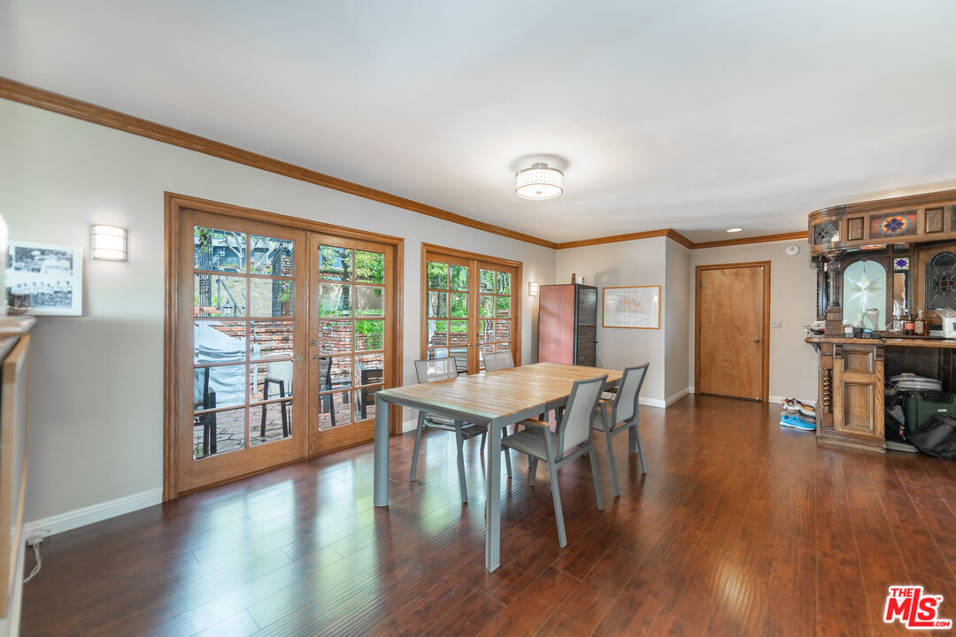 704 Rochedale Way Los Angeles, CA 90049 - Photo 8 of 33 Gallery Image 8