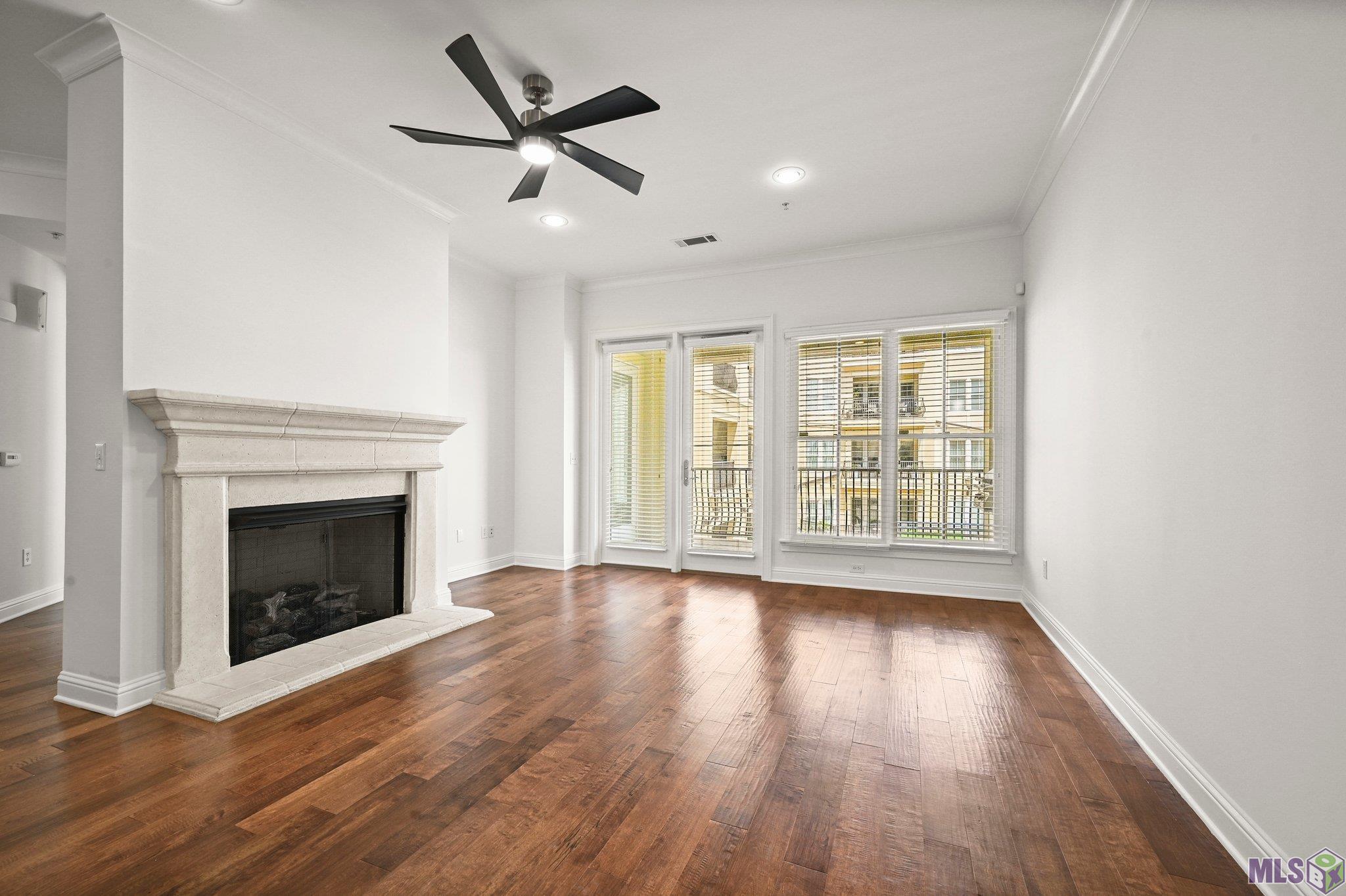 998 Stanford Avenue, Unit 308 Baton Rouge, LA 70808 - Photo 6 of 22 Living Room