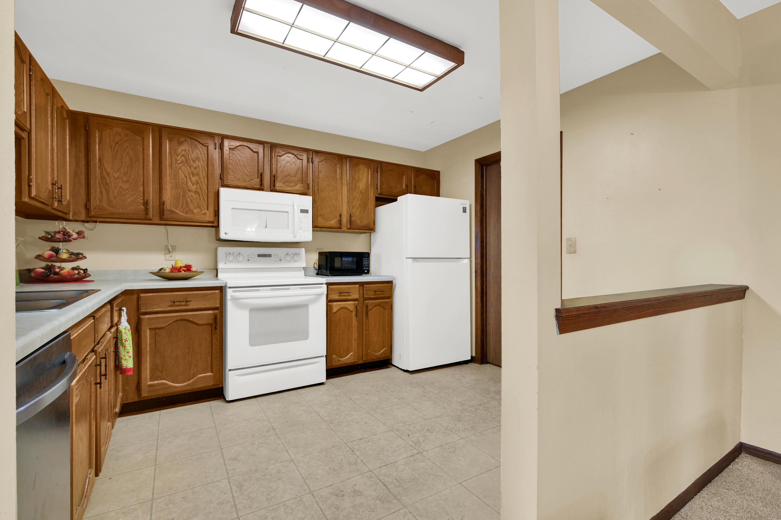 W177N9766 Riversbend Circle East Germantown, WI 53022 - Photo 11 of 25 W177N9766 Riversbend Cir E-11