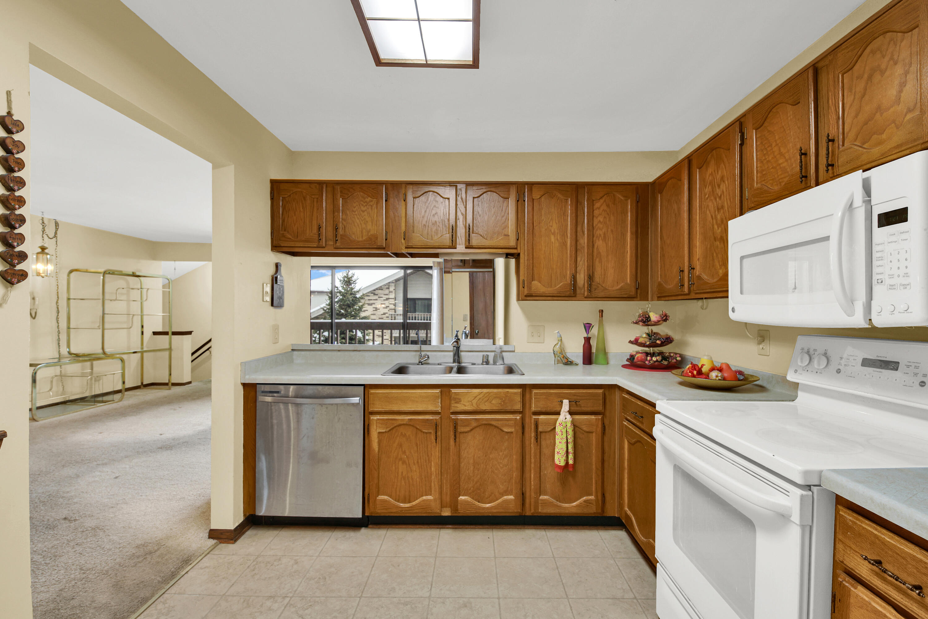 W177N9766 Riversbend Circle East Germantown, WI 53022 - Photo 13 of 25 W177N9766 Riversbend Cir E-13