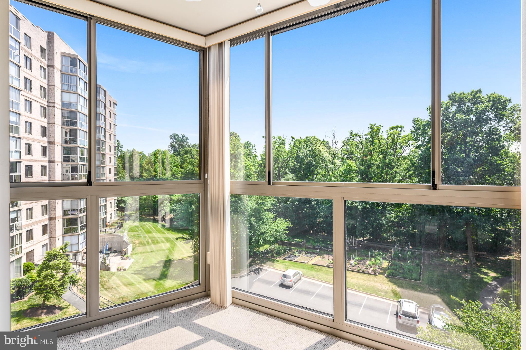 19385 Cypress Ridge Terrace, Unit 519 Leesburg, VA 20176 - Photo 12 of 43 Sunroom