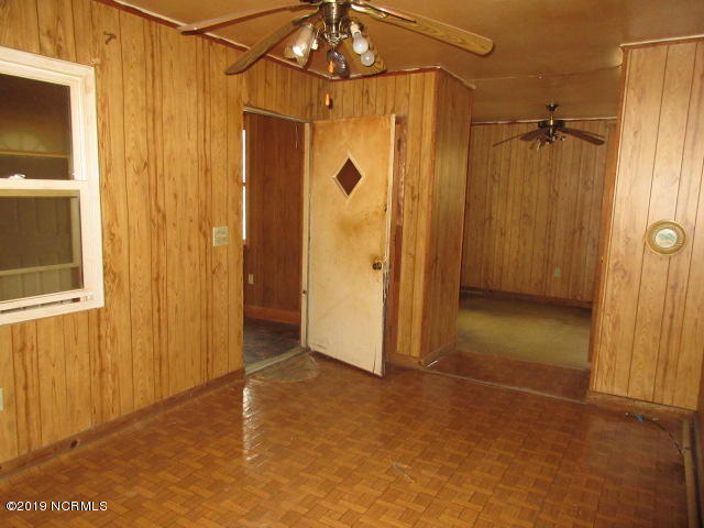 150 Herring Loop Road Wallace, NC 28466 - Photo 11 of 27 Living Room View 3