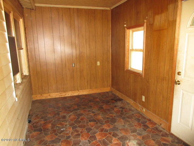 150 Herring Loop Road Wallace, NC 28466 - Photo 8 of 27 Foyer