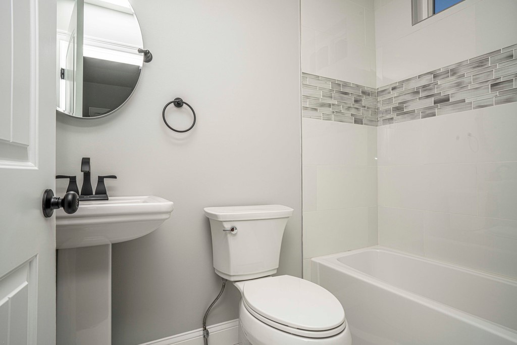 2550 East Main Road Portsmouth, RI 02871 - Photo 13 of 26 Gallery Image 13