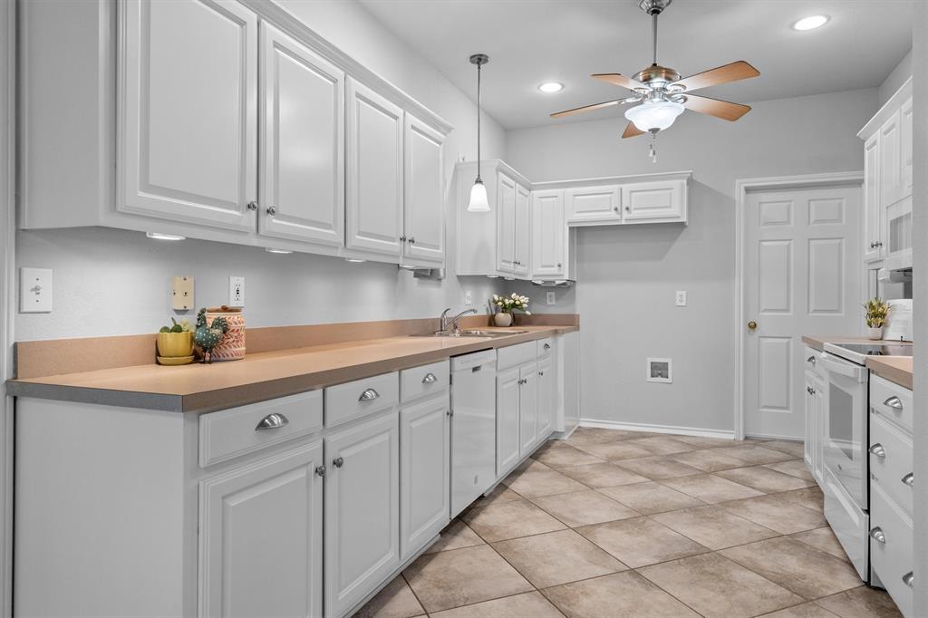 697 Meadowview Circle Van Alstyne, TX 75495 - Photo 8 of 25