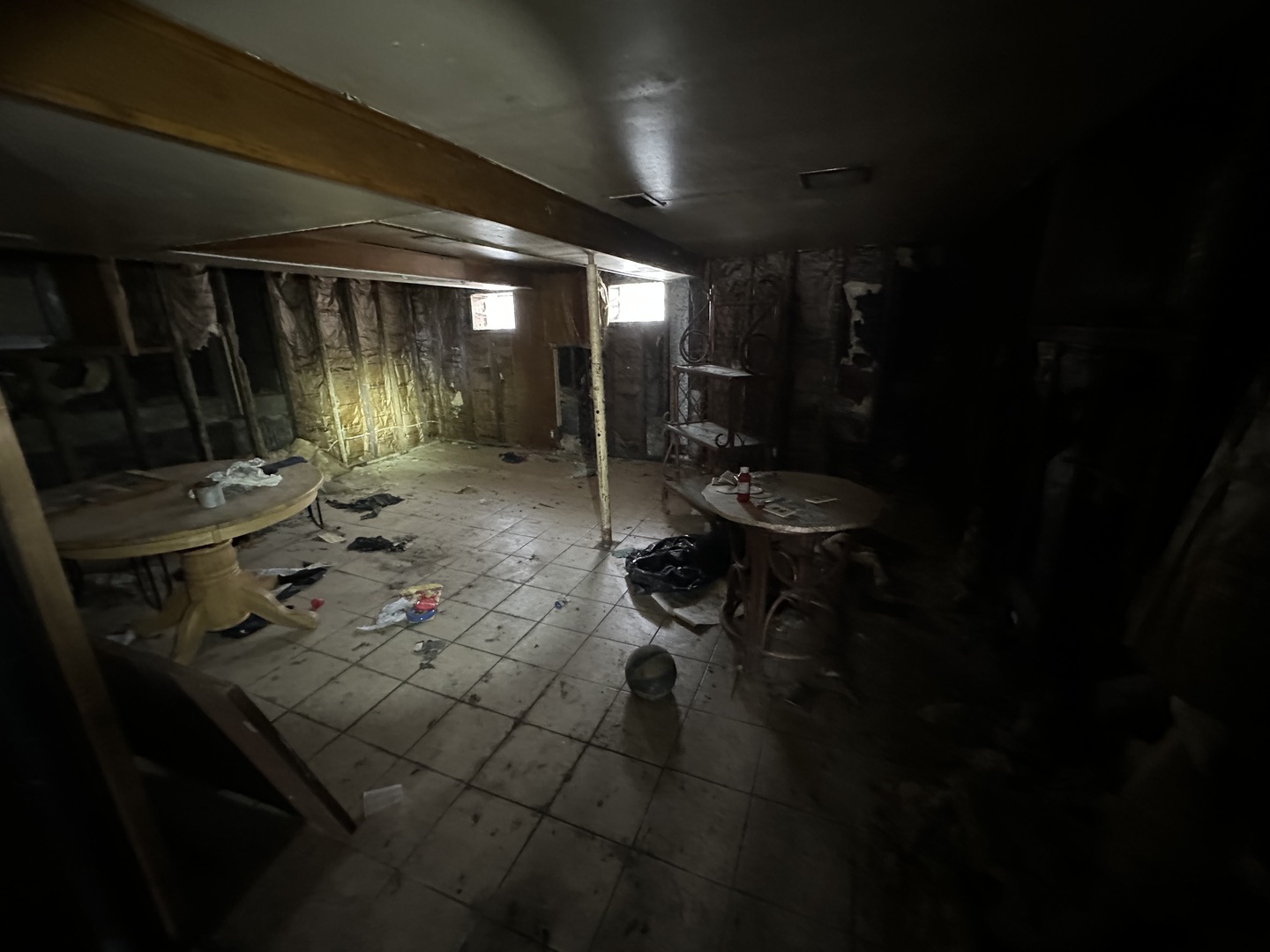 2921 East 78th Place Chicago, IL 60649 - Photo 14 of 18 a room with furniture and lamp