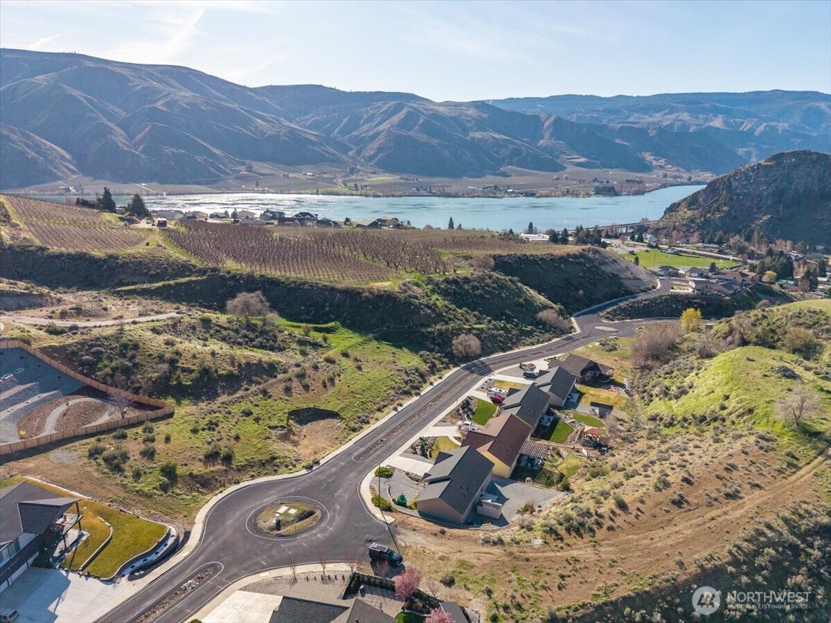 9988 Saska Way Entiat, WA 98822 - Photo 19 of 21 an aerial view of residential house and sandy dunes