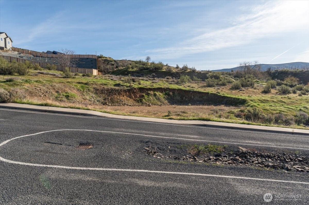 9988 Saska Way Entiat, WA 98822 - Photo 4 of 21 a view of swimming pool and mountain