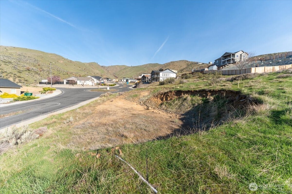 9988 Saska Way Entiat, WA 98822 - Photo 6 of 21 a view of lake with mountain
