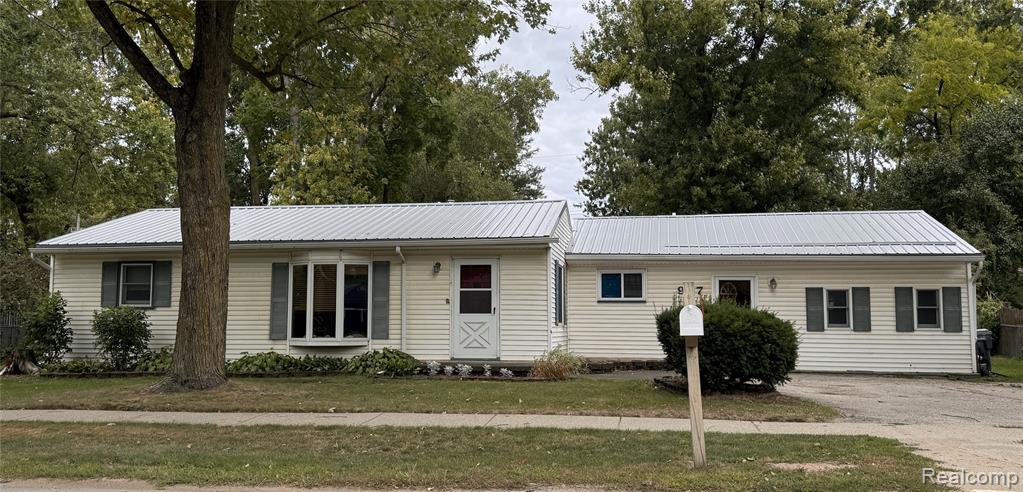 957 Miller Road Lake Orion, MI 48362 - Photo 1 of 41 Gallery Image 1