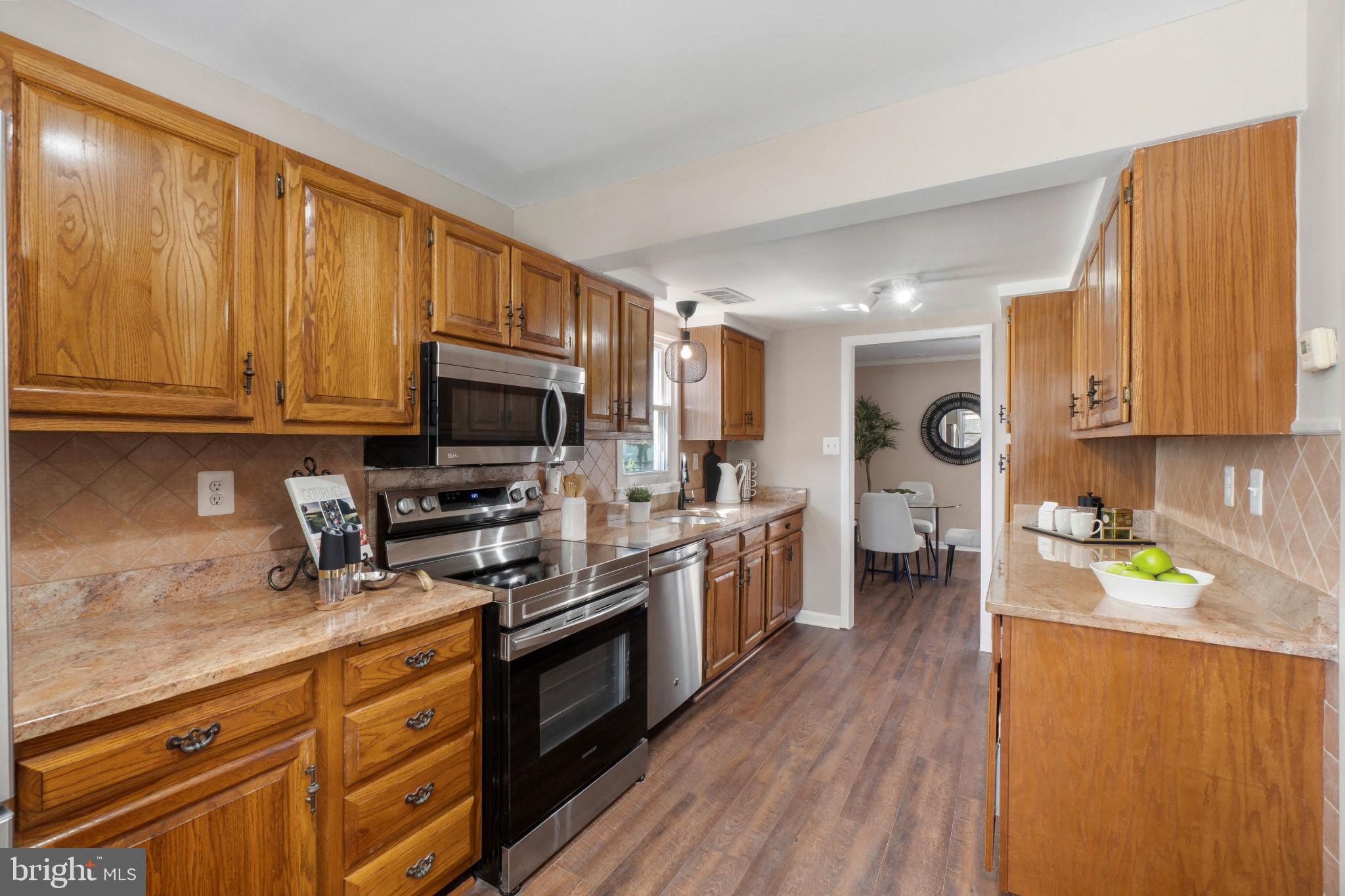 8582 Beacon Point Road Pasadena, MD 21122 - Photo 4 of 33