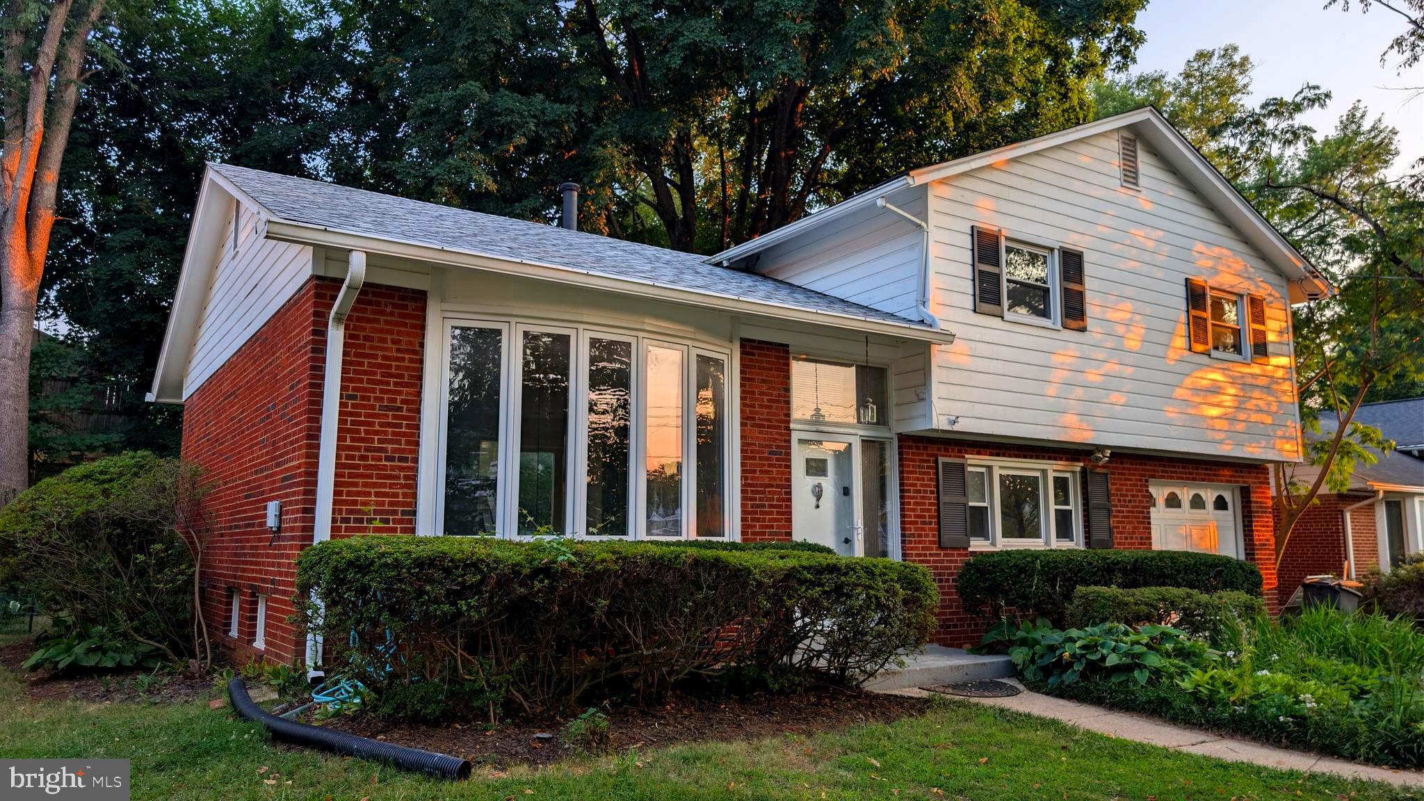 5908 Greentree Road Bethesda, MD 20817 - Photo 3 of 37 Gallery Image 3